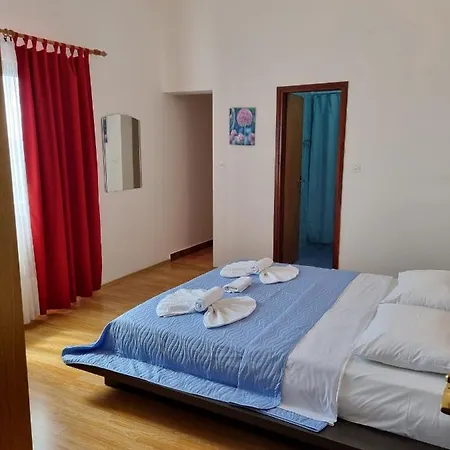 krevet i doručak Miramar 3*