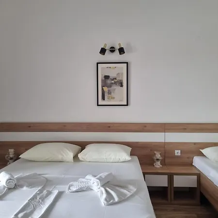 krevet i doručak Miramar 3*