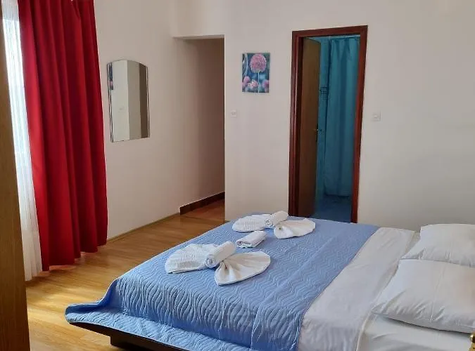 krevet i doručak Miramar 3*