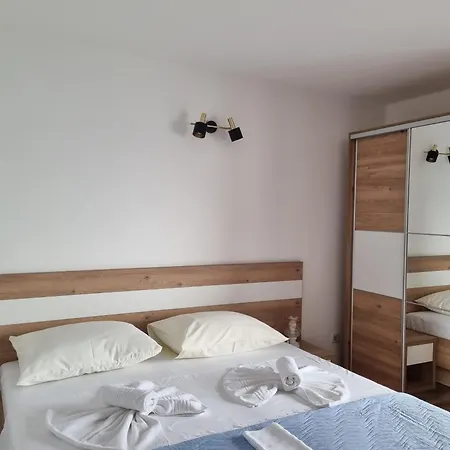 Miramar Bed & Breakfast 3*