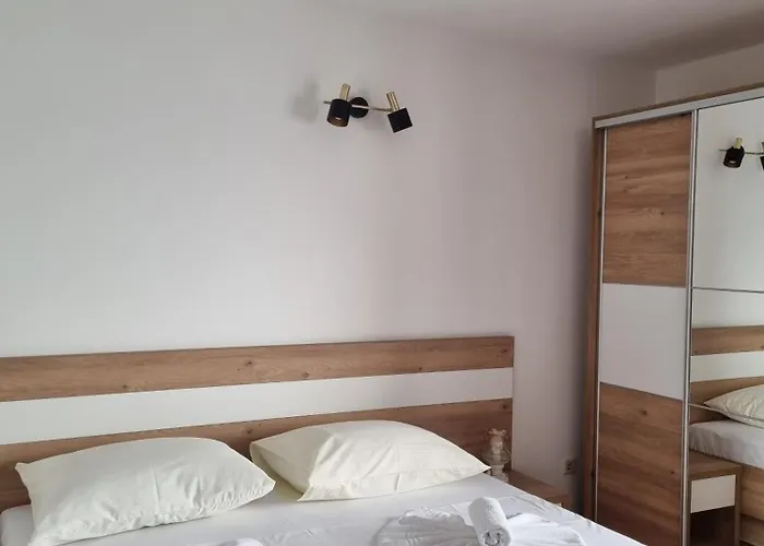 Miramar Bed & Breakfast 3*