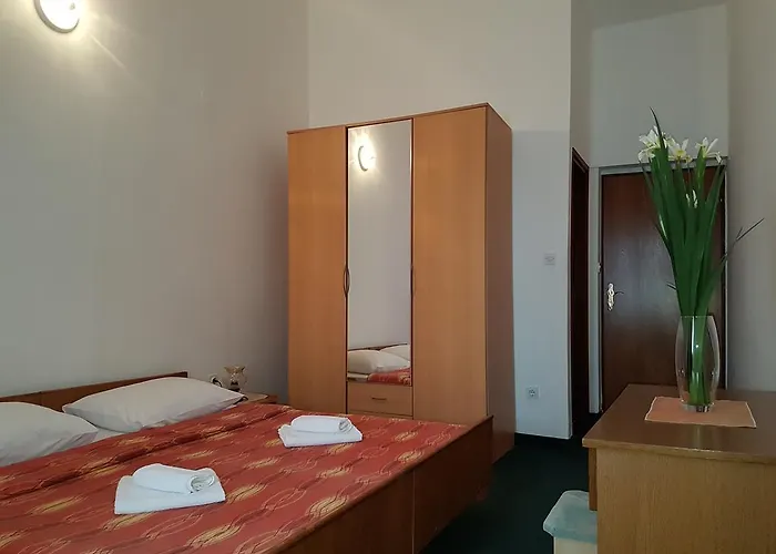 Miramar Bed & Breakfast